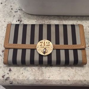Henri Bendel signature stripe wallet